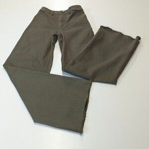 a loves a Size 6 Wide Legged Olive Drab Pants